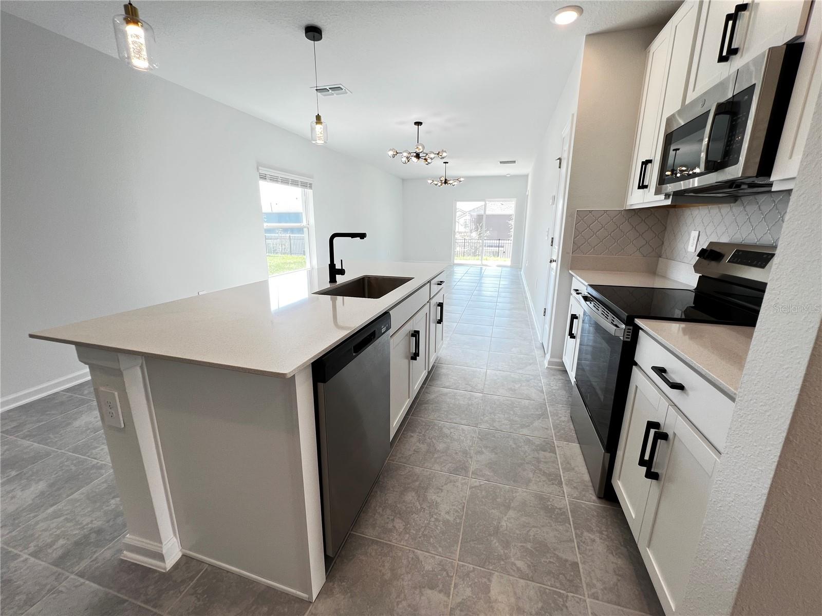 2010 PUNCH BOWL AVE, DAVENPORT, FL, 33837