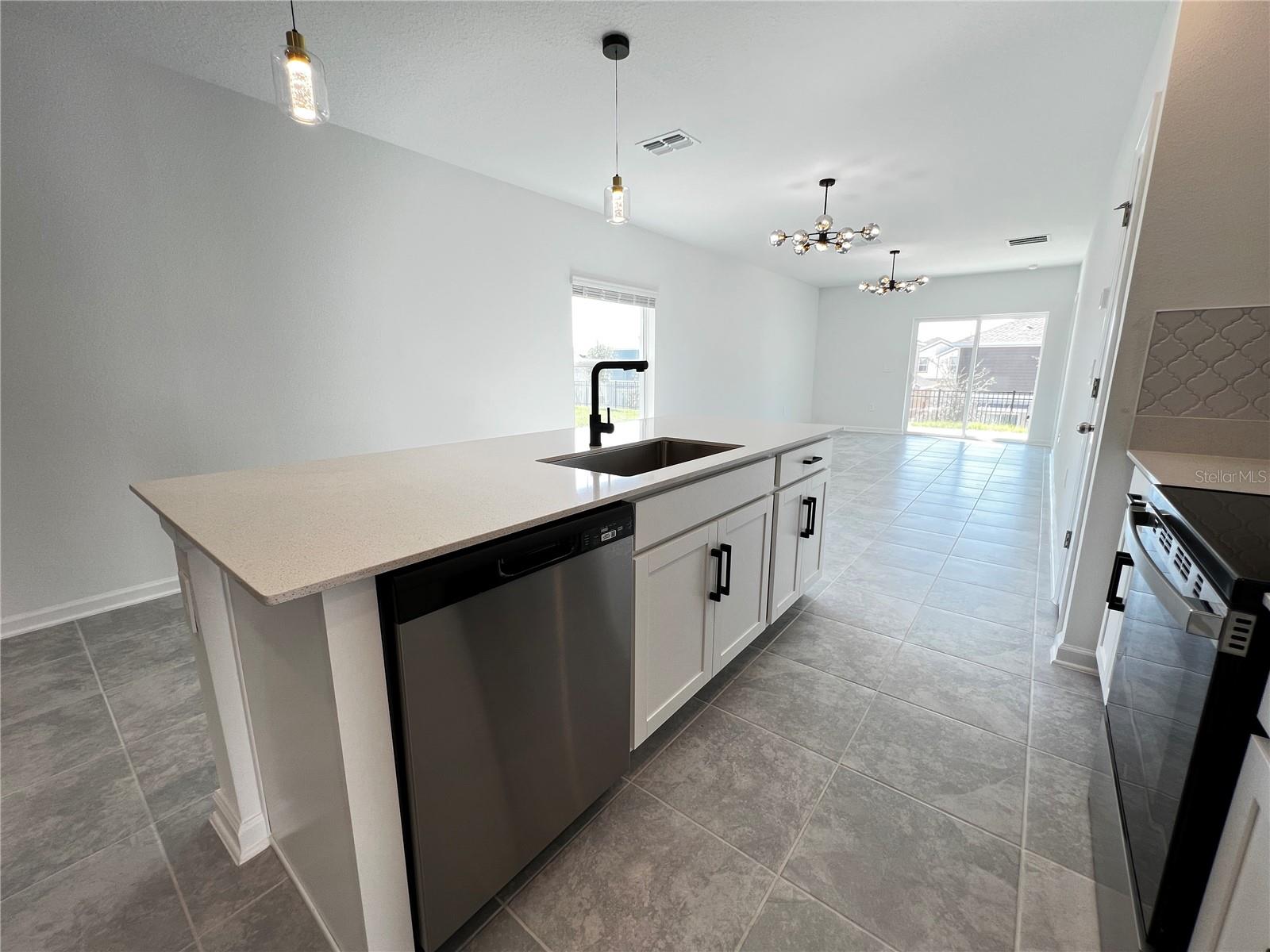 2010 PUNCH BOWL AVE, DAVENPORT, FL, 33837