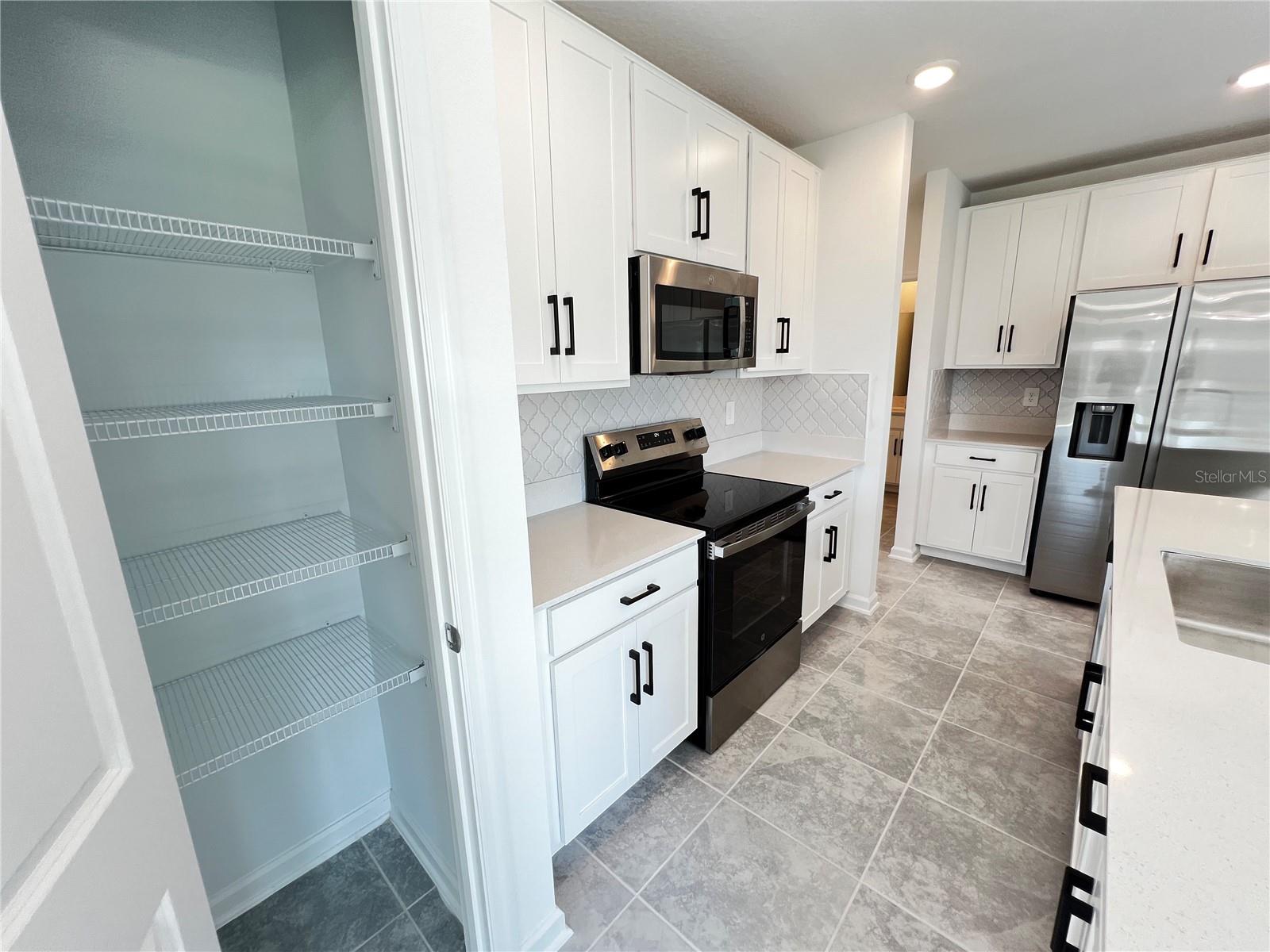2010 PUNCH BOWL AVE, DAVENPORT, FL, 33837
