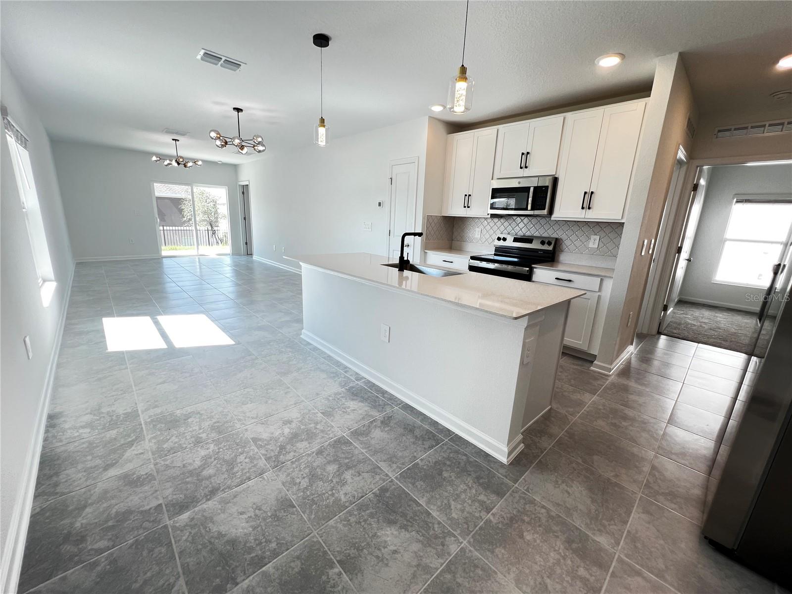 2010 PUNCH BOWL AVE, DAVENPORT, FL, 33837
