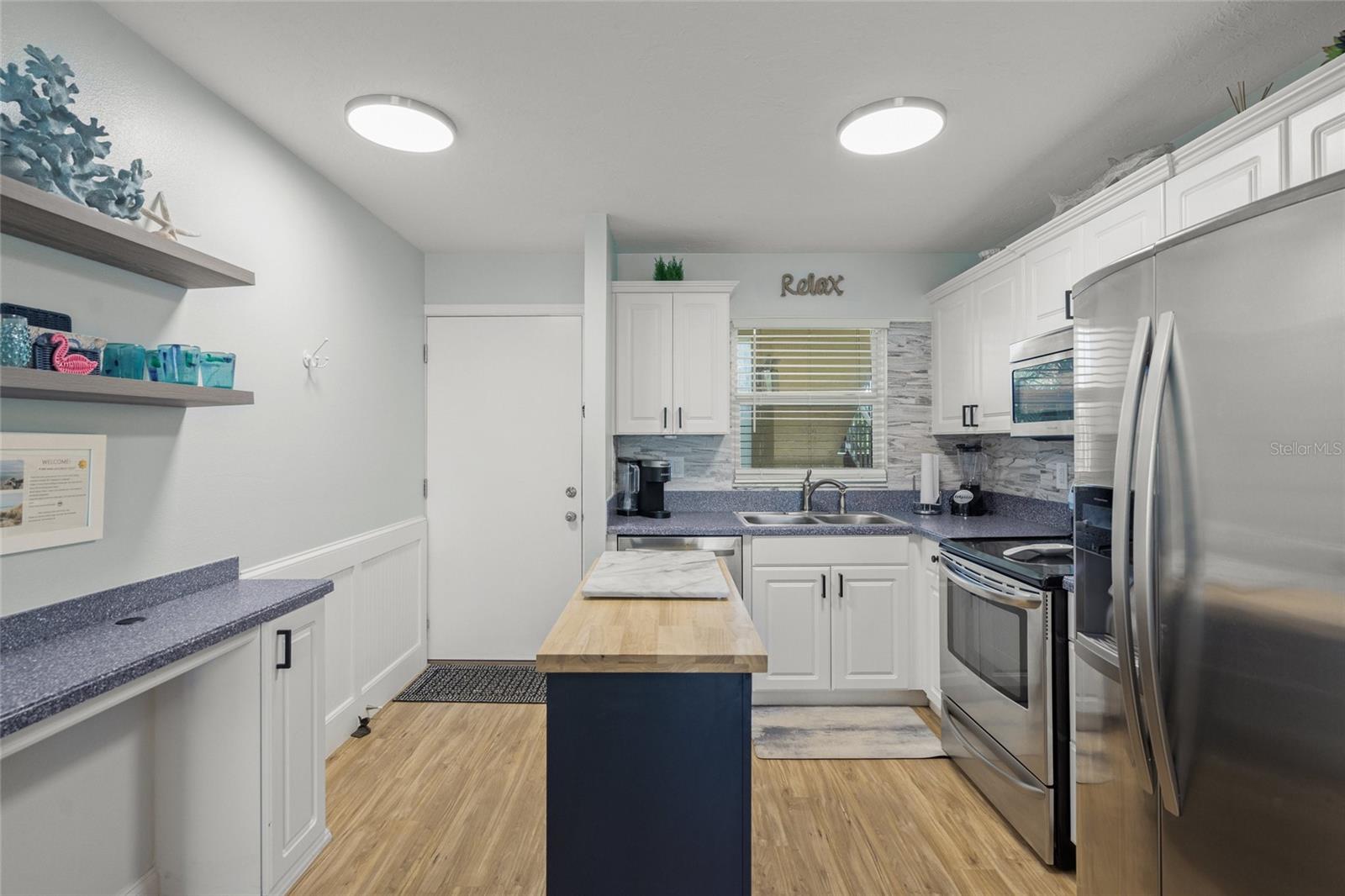 915 BEACH RD #215, SIESTA KEY, FL, 34242