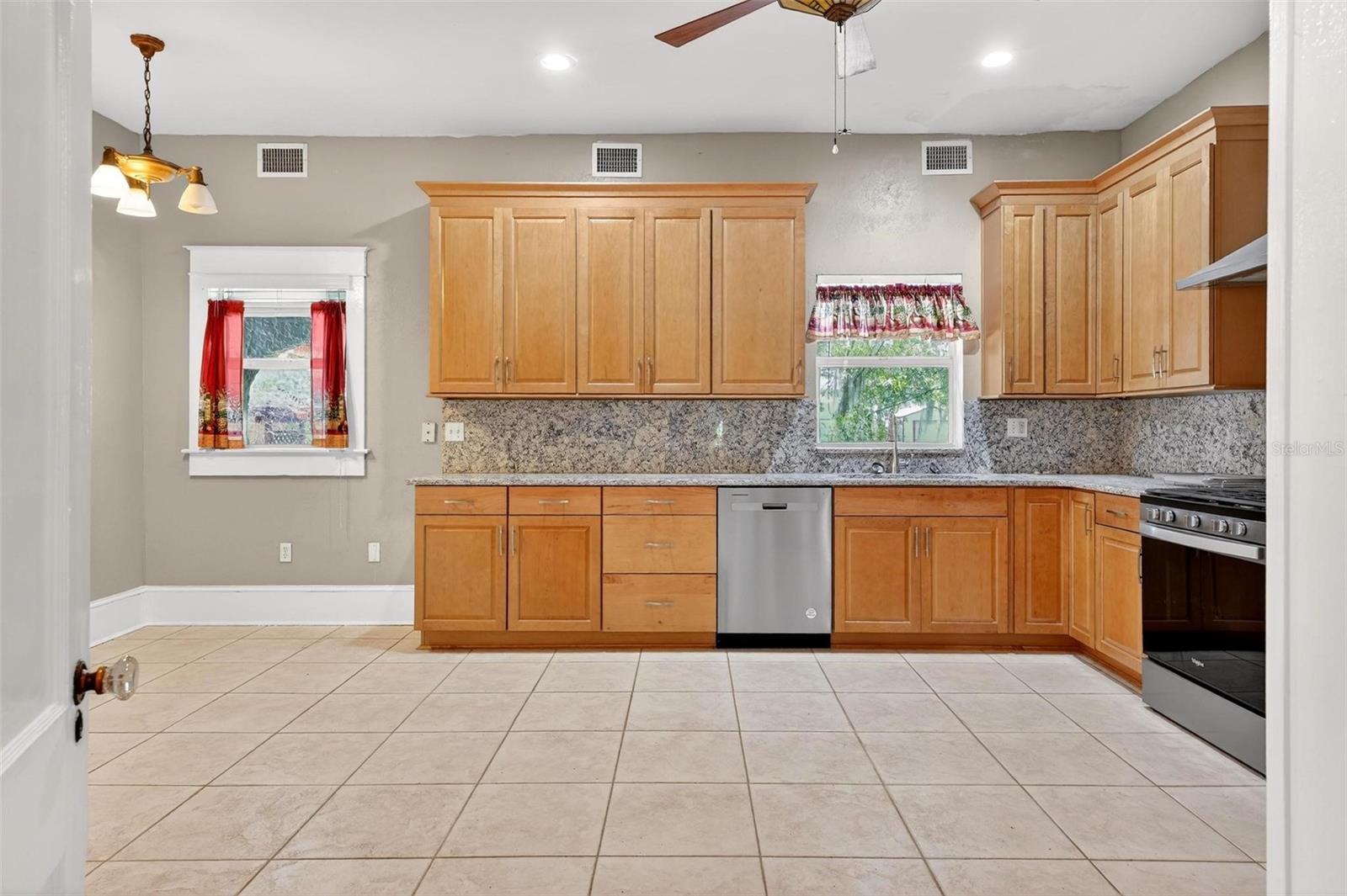 211 CASSADY ST, UMATILLA, FL, 32784