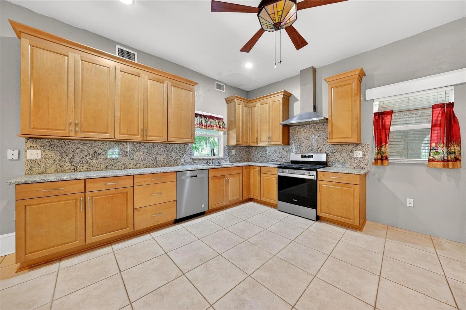 211 CASSADY ST, UMATILLA, FL, 32784