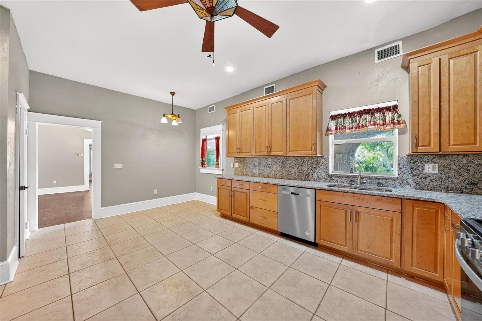 211 CASSADY ST, UMATILLA, FL, 32784