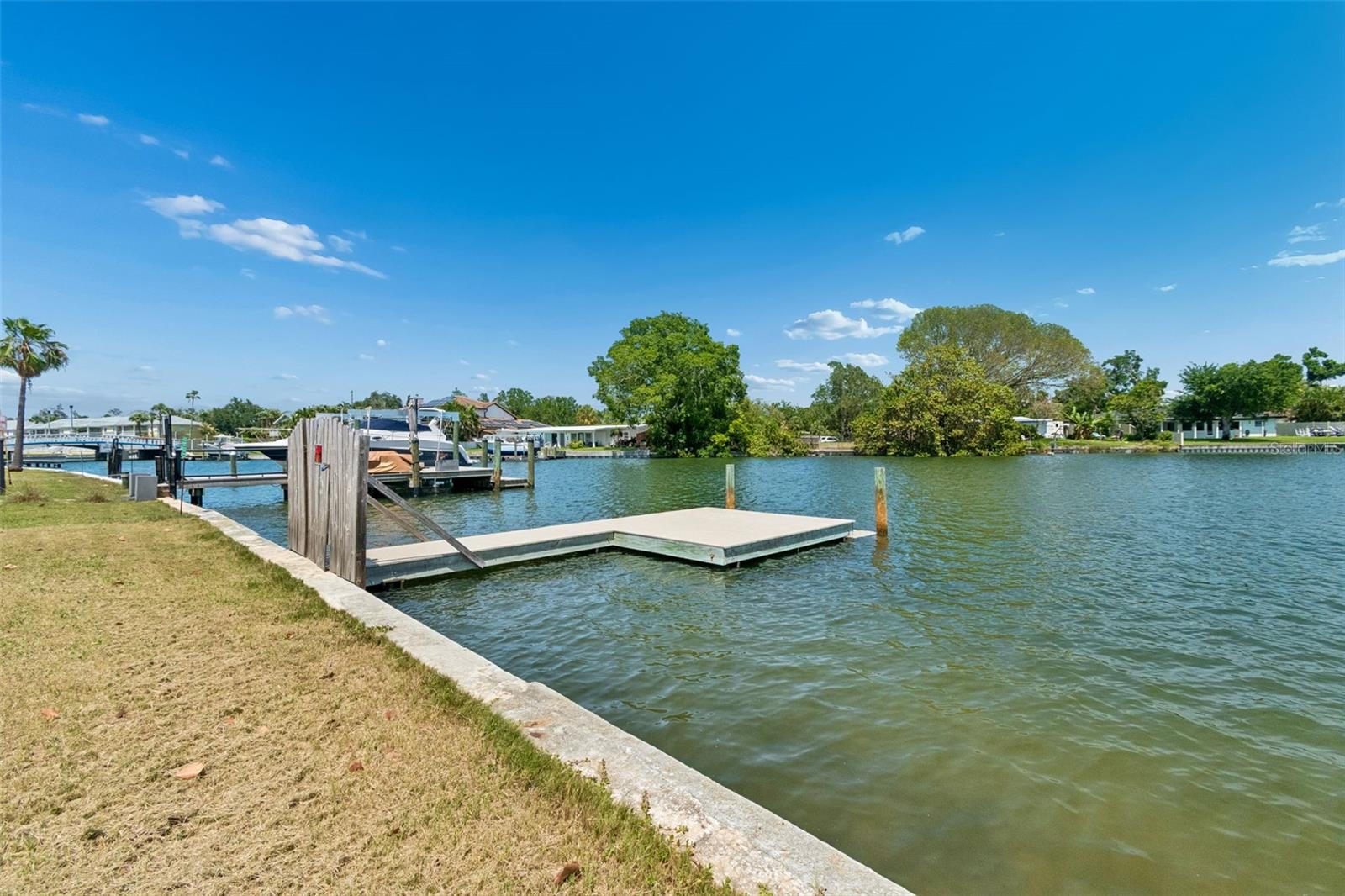 4005 SUNRISE DR S, ST PETERSBURG, FL, 33705