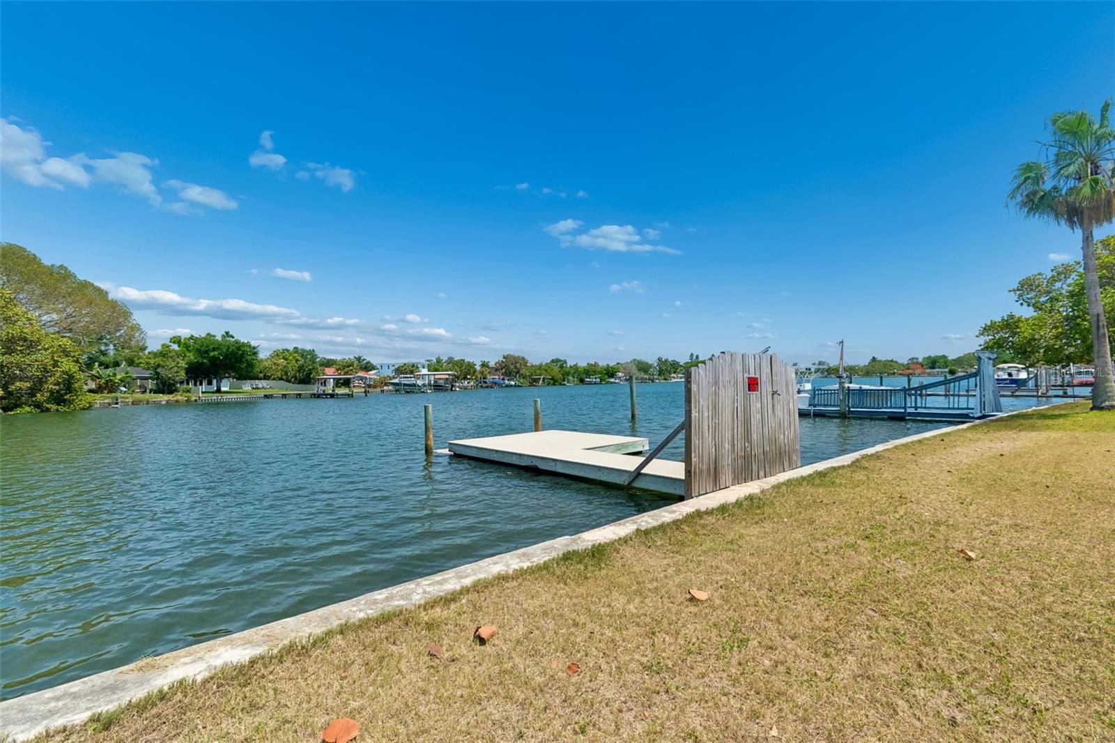 4005 SUNRISE DR S, ST PETERSBURG, FL, 33705