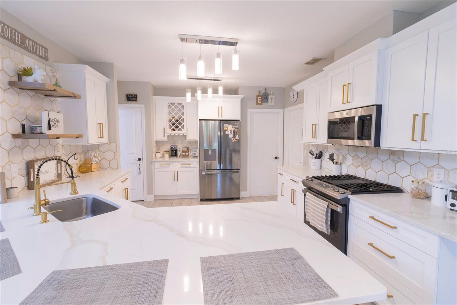 1635 LEDGESTONE DR, BRANDON, FL, 33511