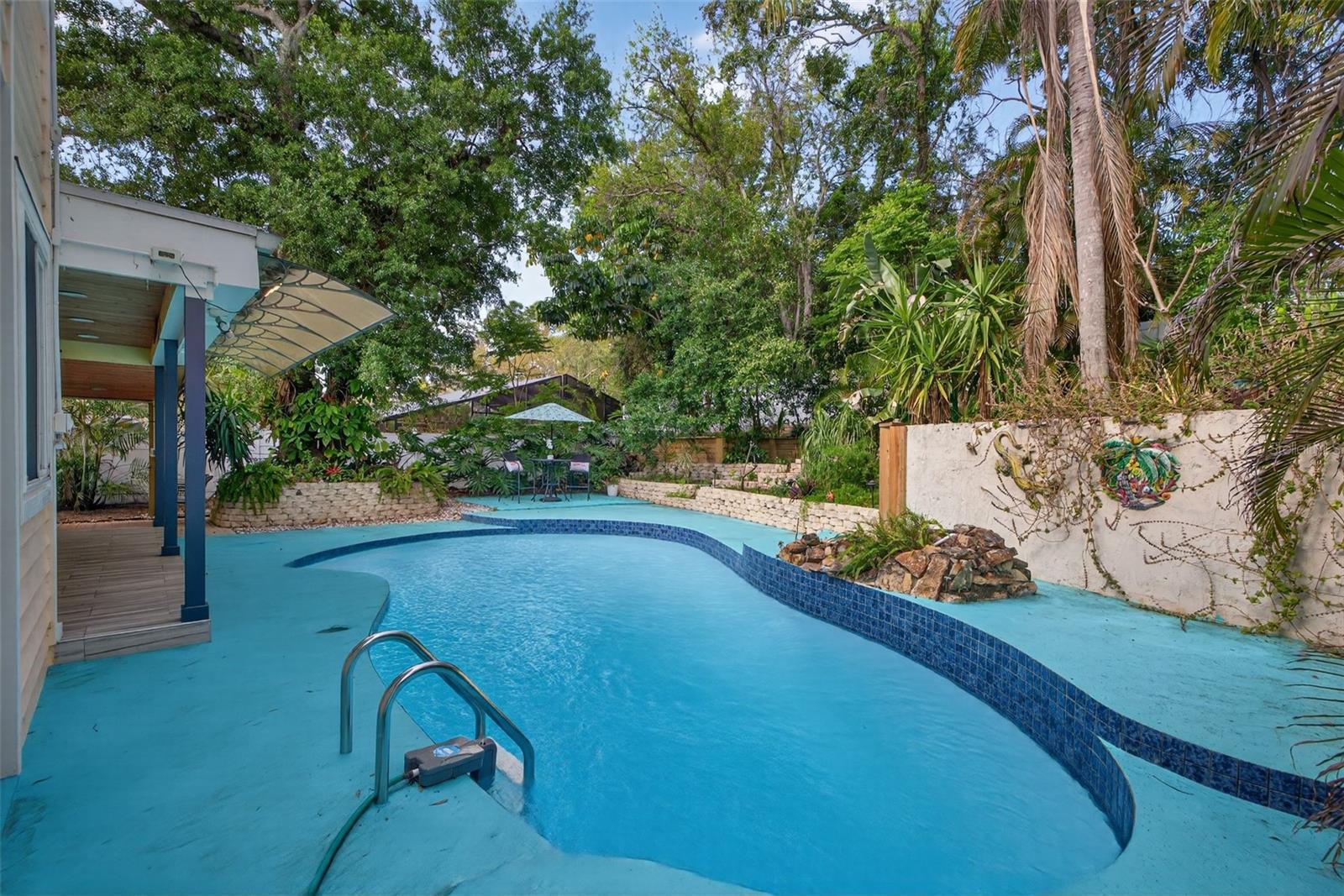 Another view of the pool/backyard.