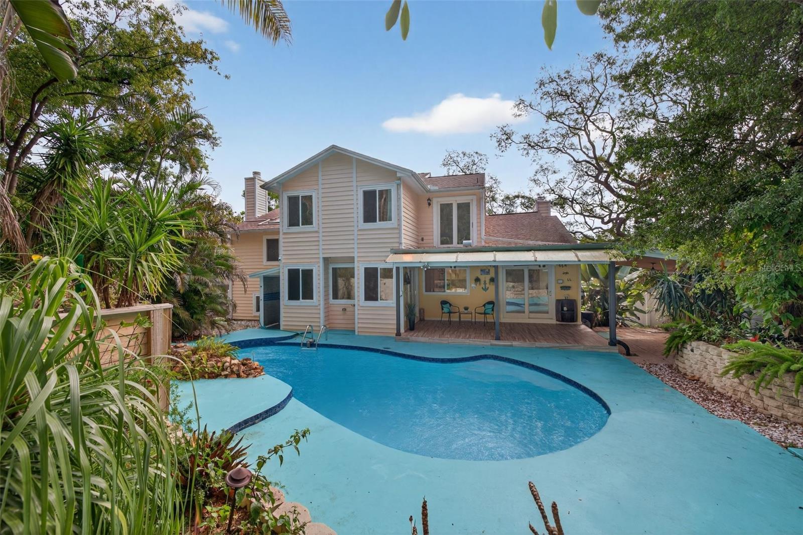 Another view of the pool/backyard.