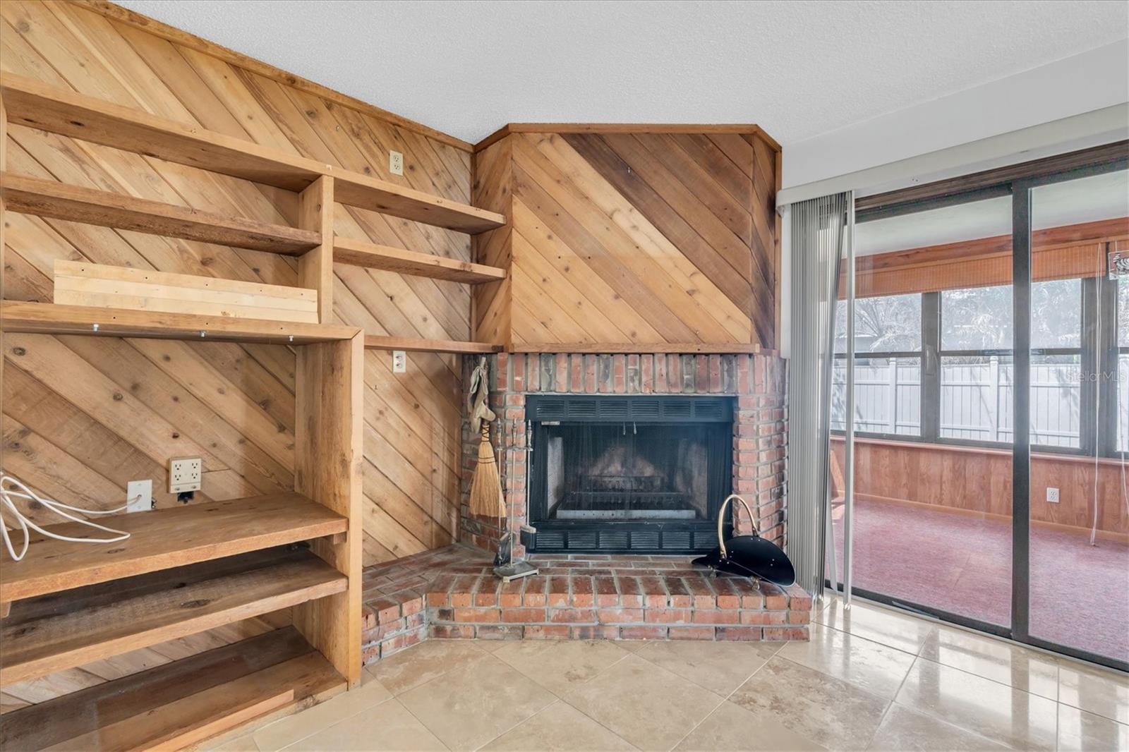 Family room w/ fireplace