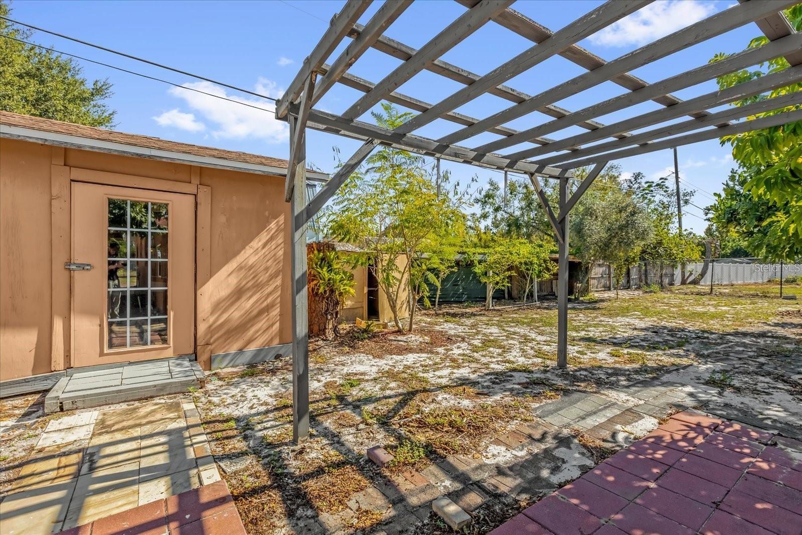910 W RICH DR, MOUNT DORA, FL, 32757