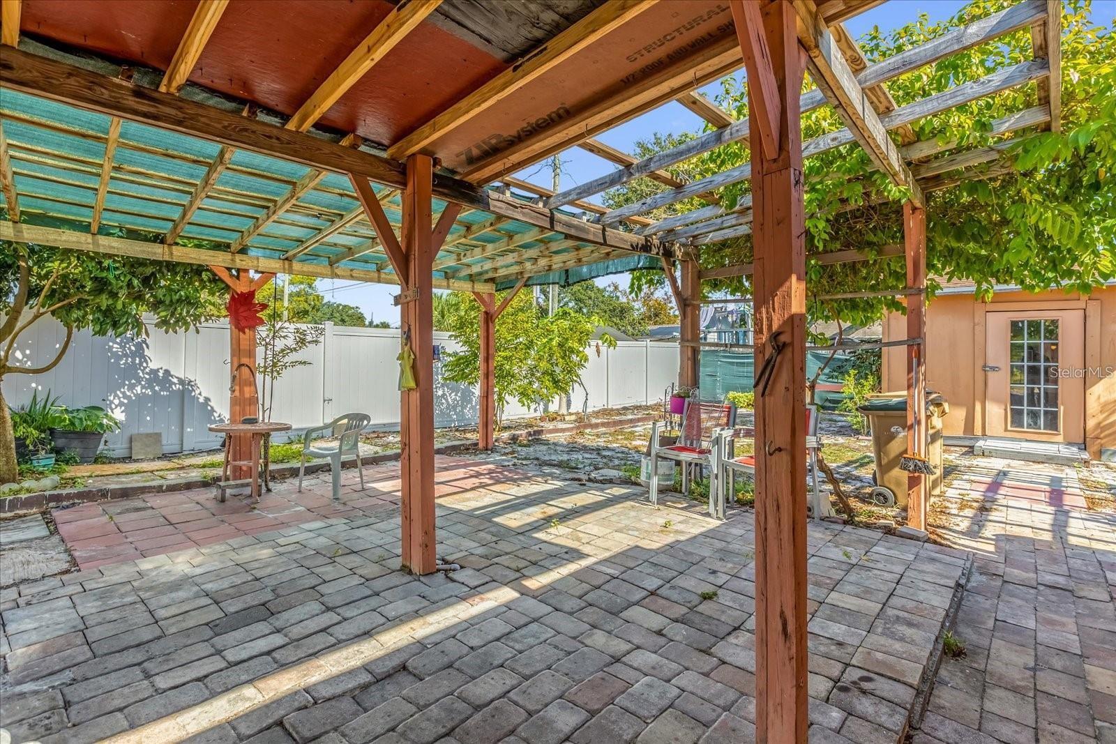 910 W RICH DR, MOUNT DORA, FL, 32757