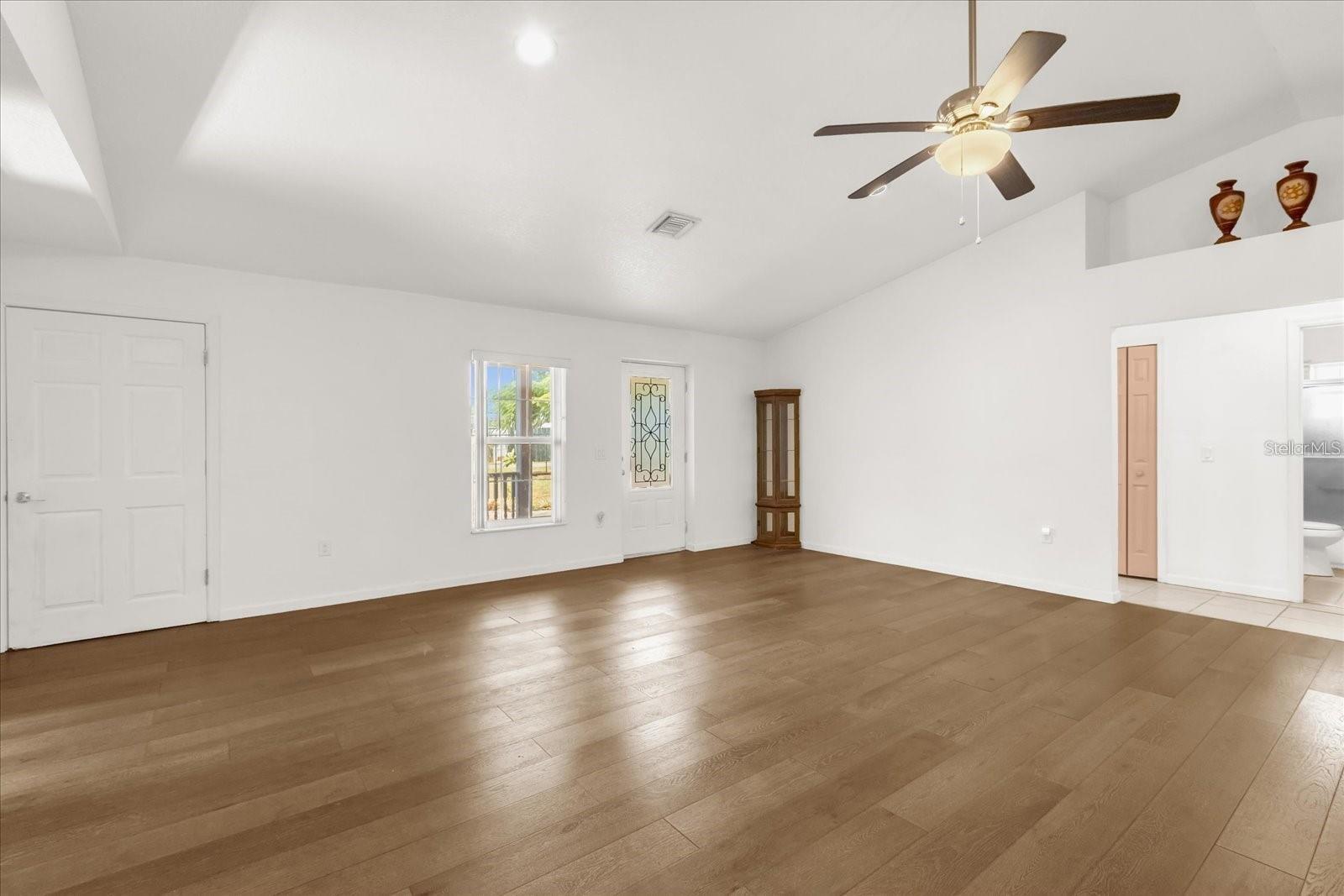 910 W RICH DR, MOUNT DORA, FL, 32757