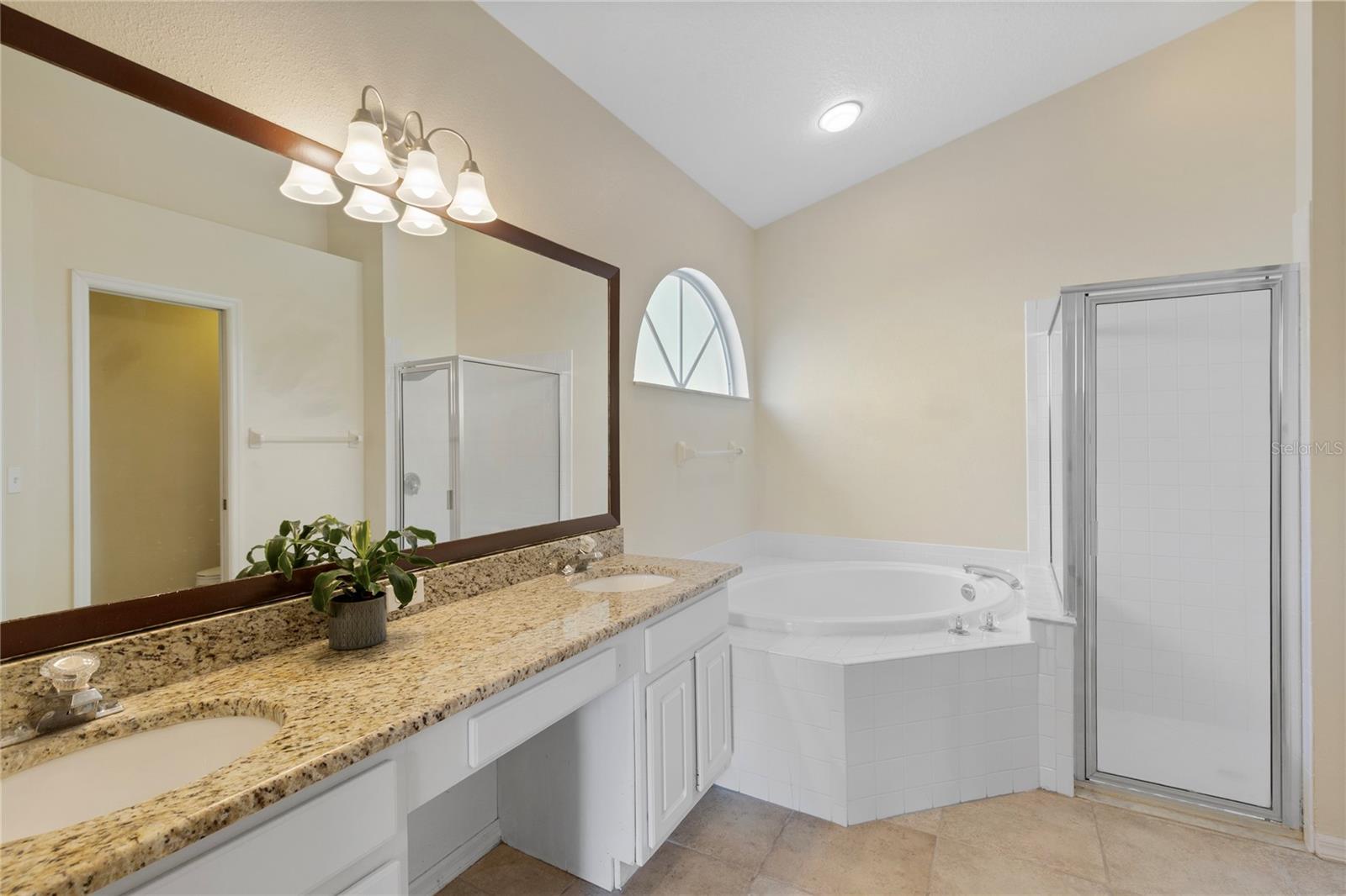 5 Piece Owner's Ensuite Bathroom