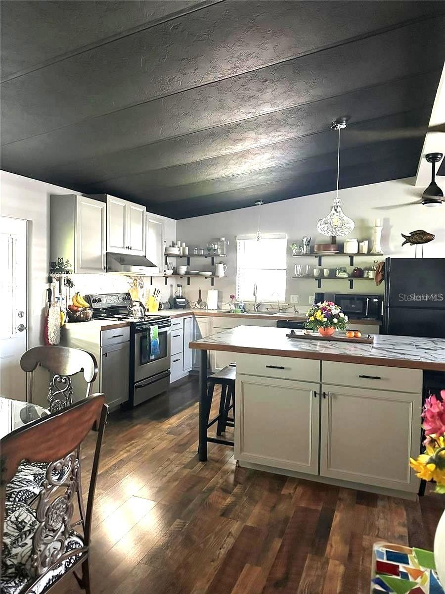 6456 PRESIDENTIAL CIR, ZEPHYRHILLS, FL, 33540
