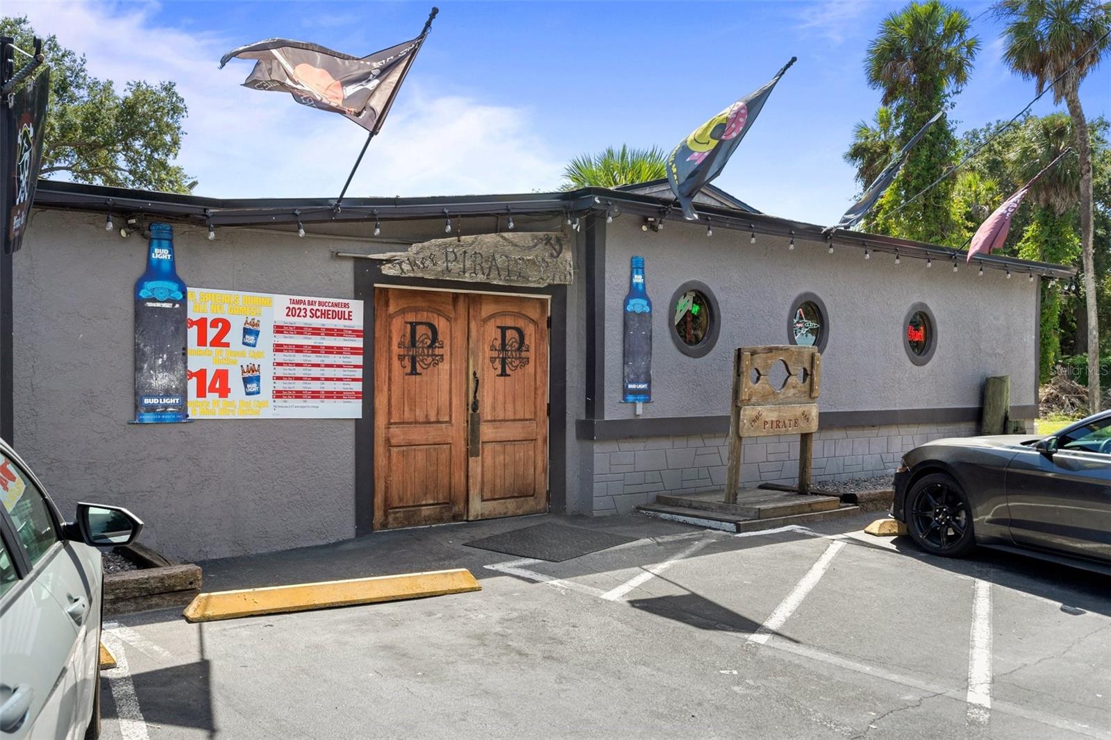 Bar/Restaurant nearby