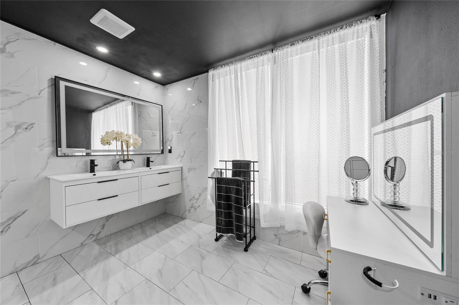 211 S SHADOW BAY DR, ORLANDO, FL, 32825