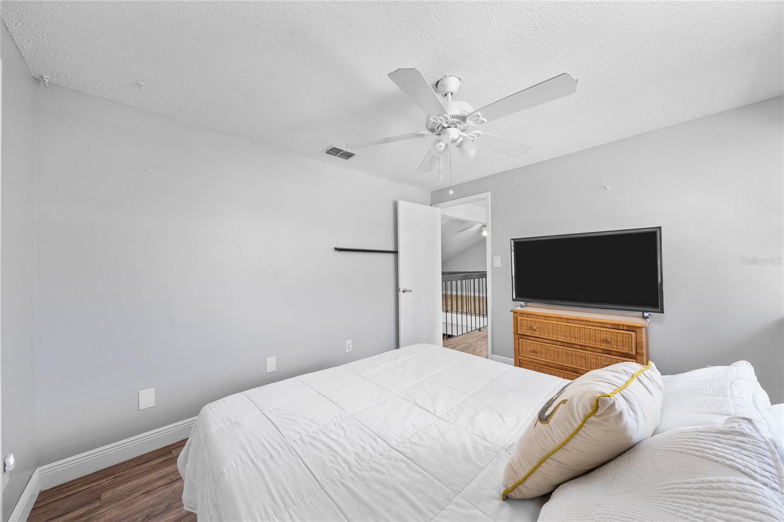 211 S SHADOW BAY DR, ORLANDO, FL, 32825