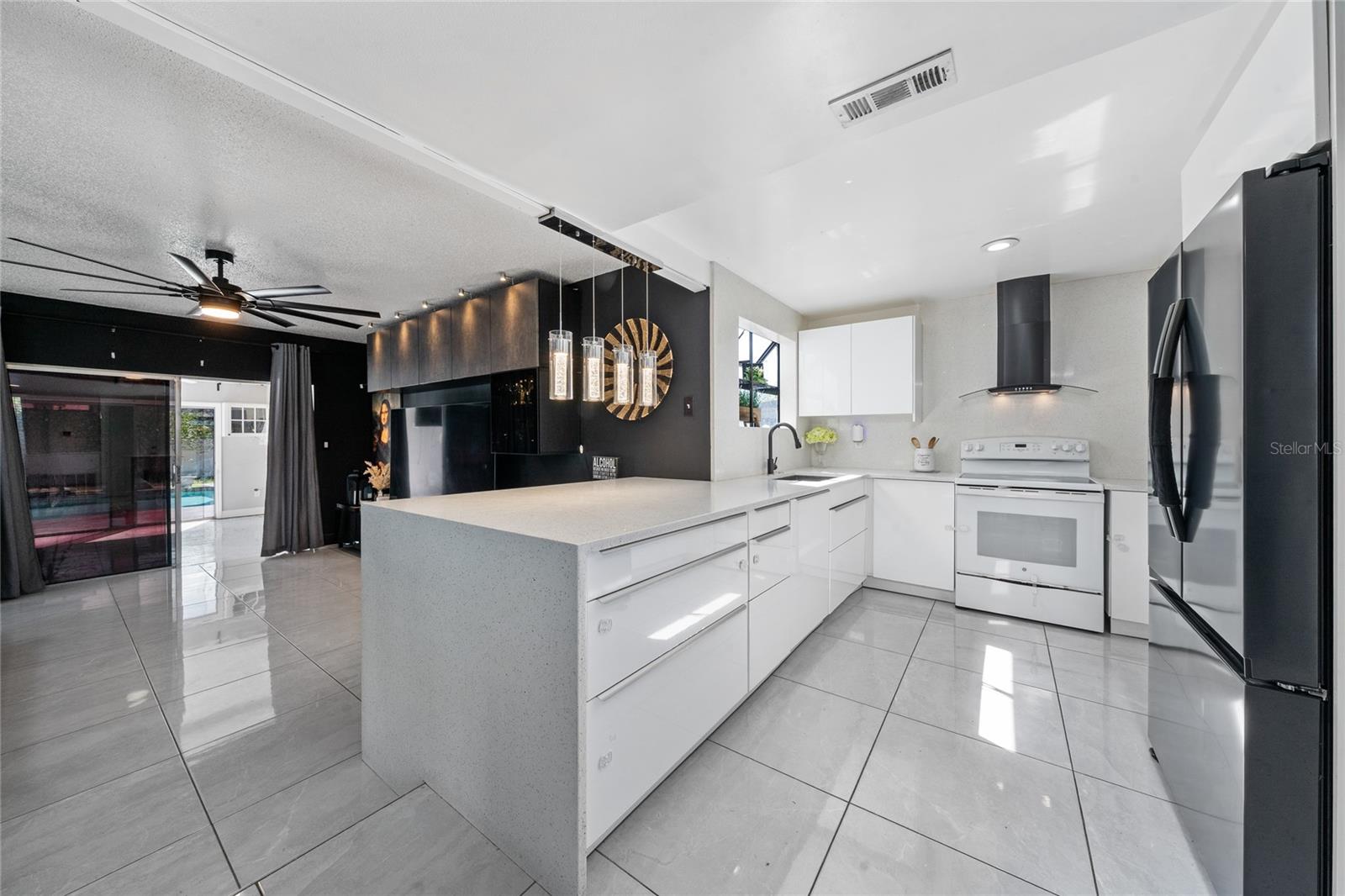211 S SHADOW BAY DR, ORLANDO, FL, 32825