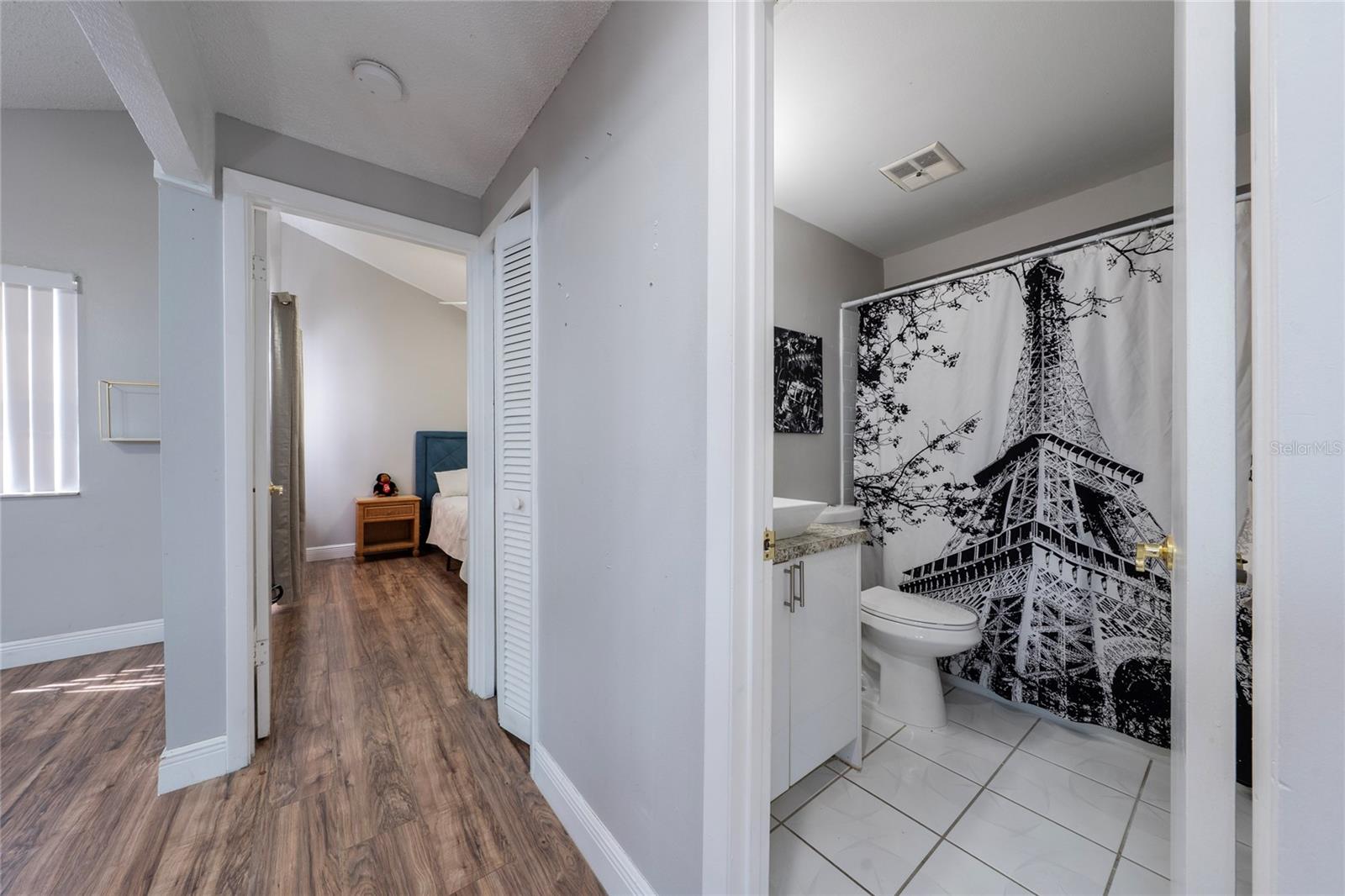 211 S SHADOW BAY DR, ORLANDO, FL, 32825
