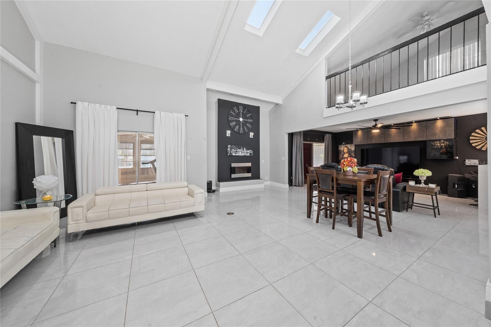 211 S SHADOW BAY DR, ORLANDO, FL, 32825
