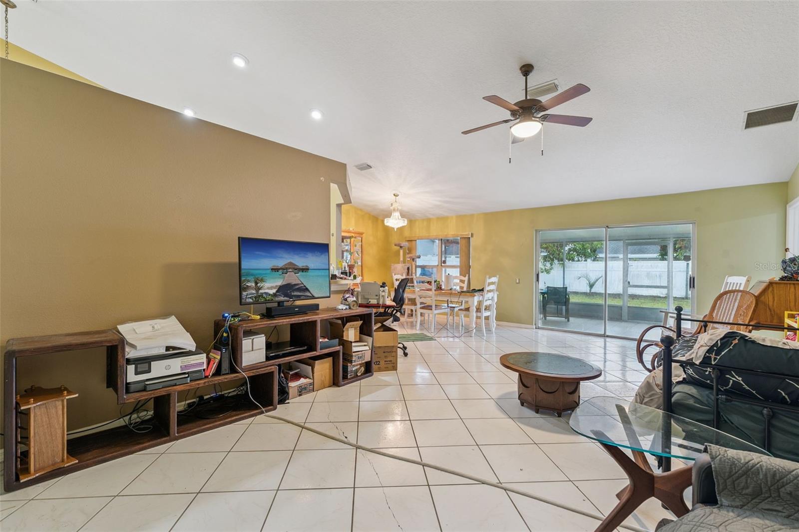 open concept living/dinning