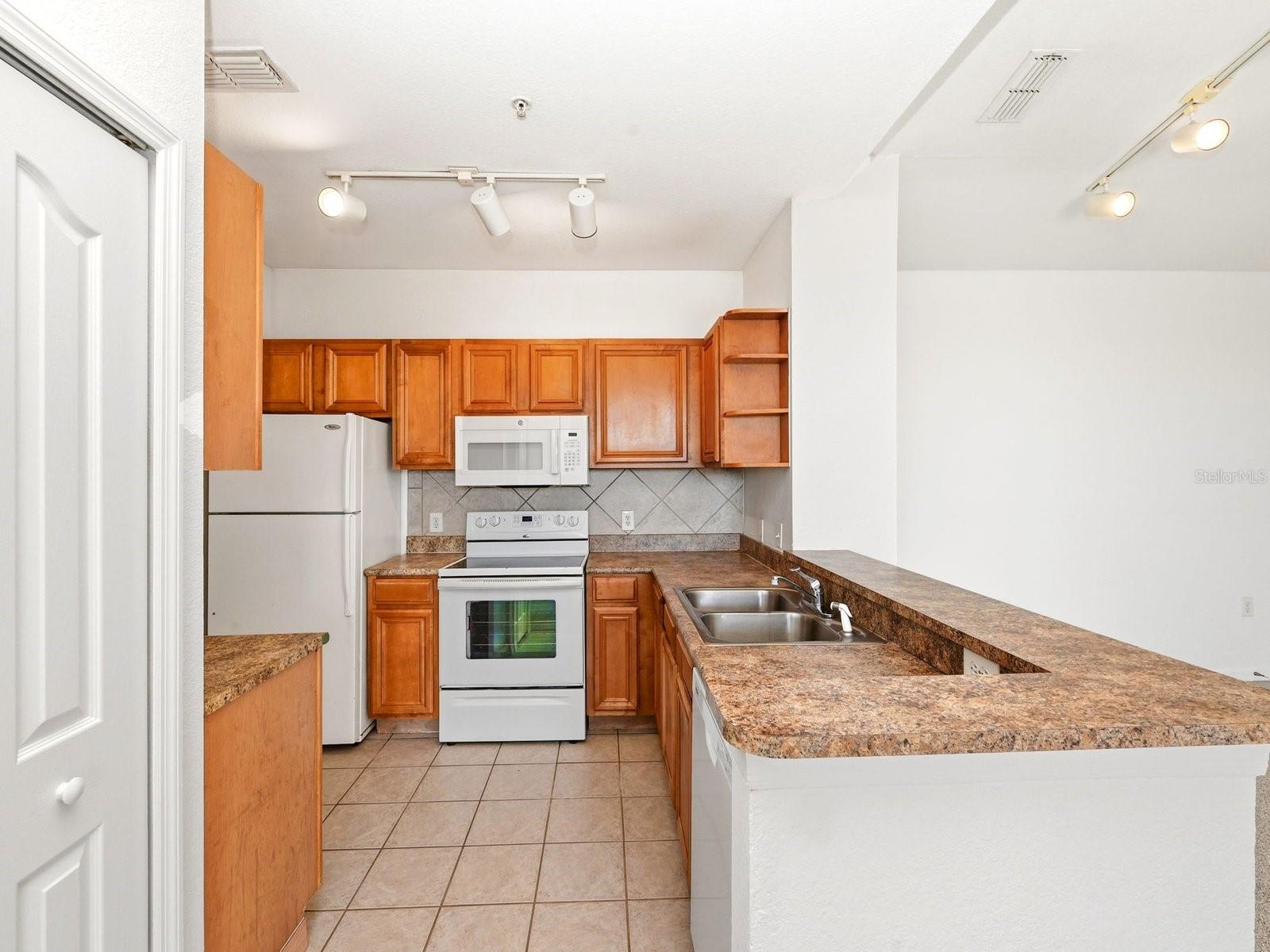 6169 METROWEST BLVD #305, ORLANDO, FL, 32835