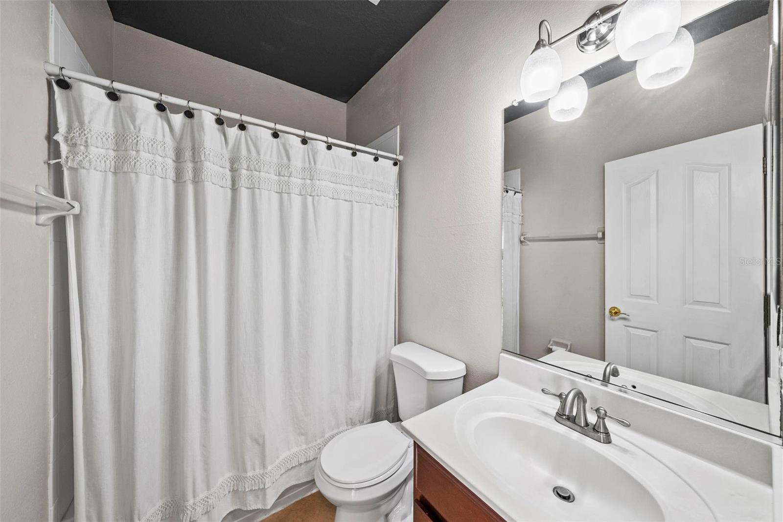 3044 POINTEVIEW DR, TAMPA, FL, 33611