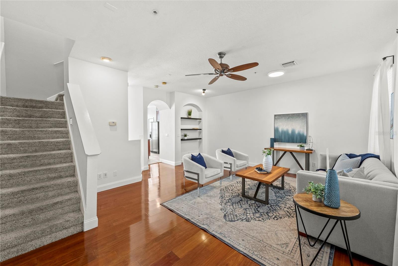 3044 POINTEVIEW DR, TAMPA, FL, 33611