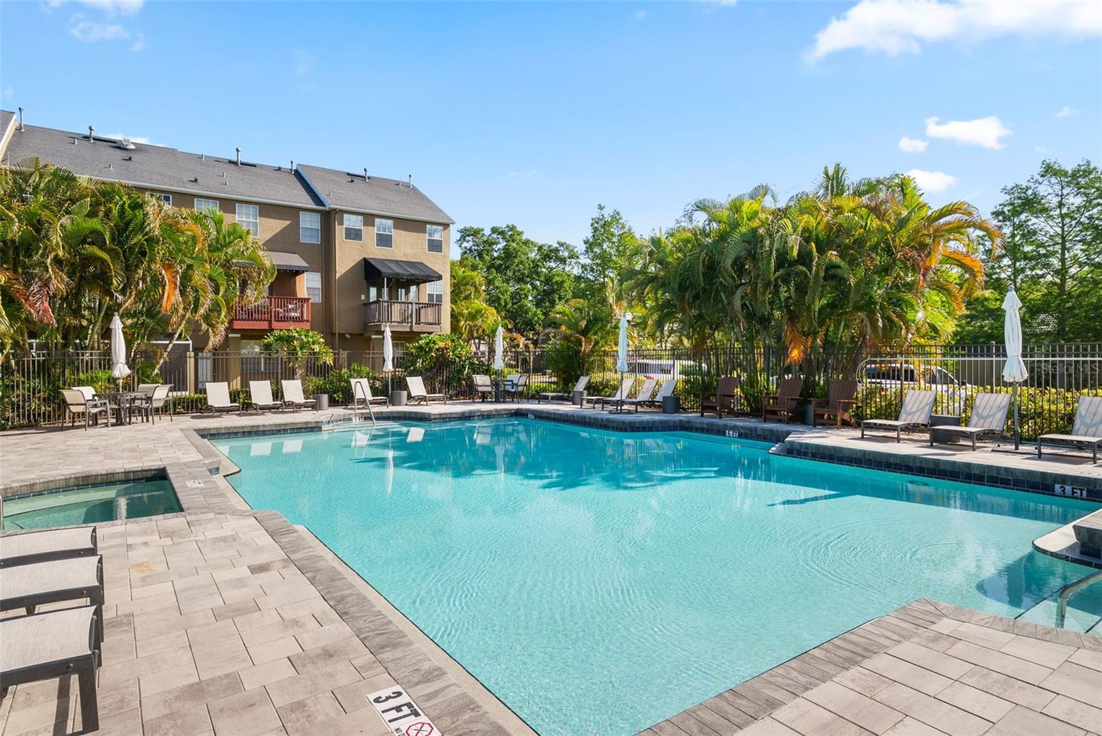 3044 POINTEVIEW DR, TAMPA, FL, 33611