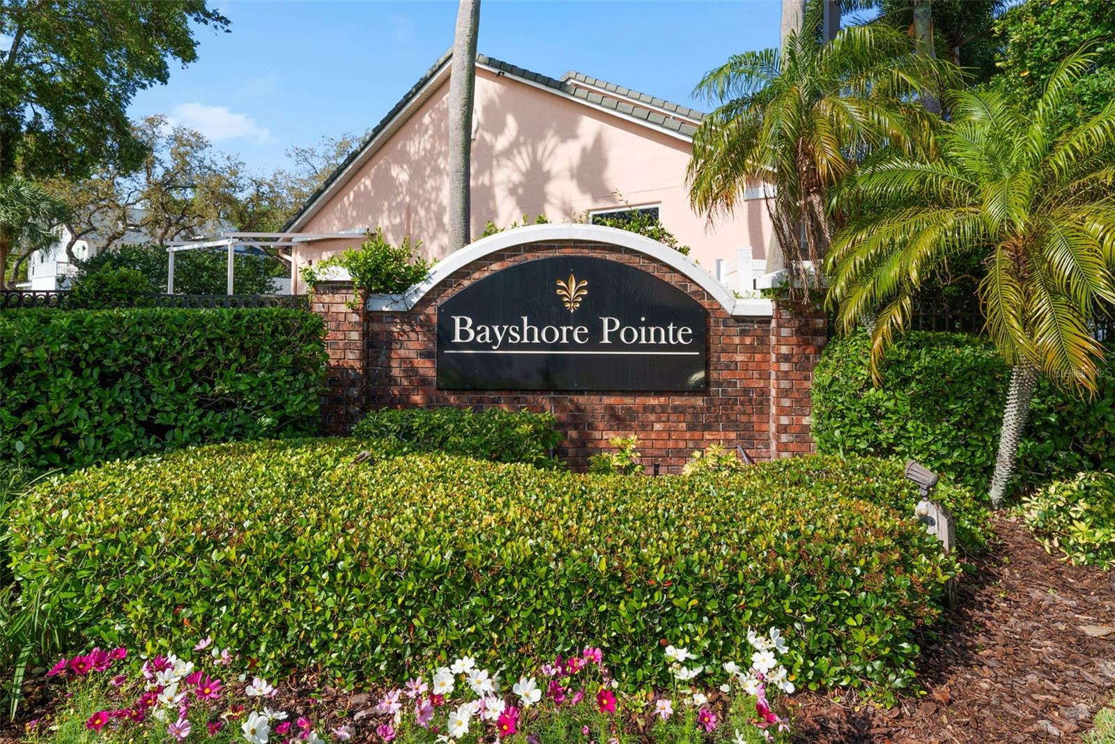 3044 POINTEVIEW DR, TAMPA, FL, 33611