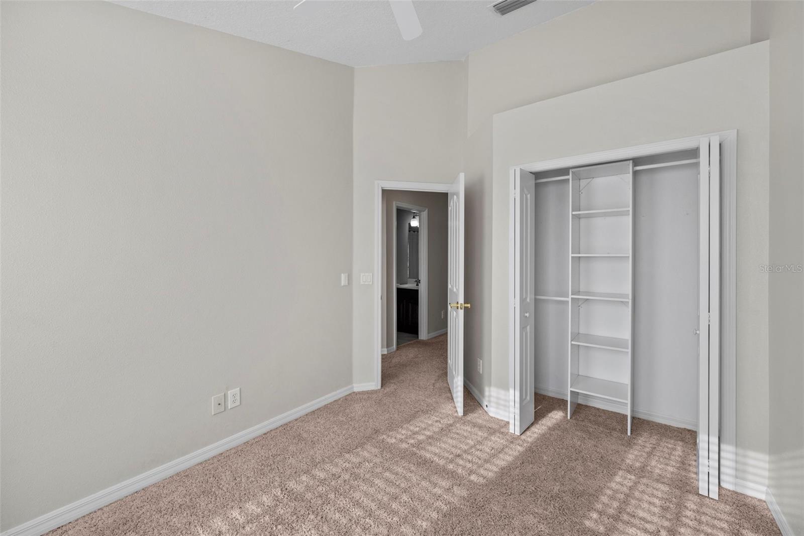 3044 POINTEVIEW DR, TAMPA, FL, 33611