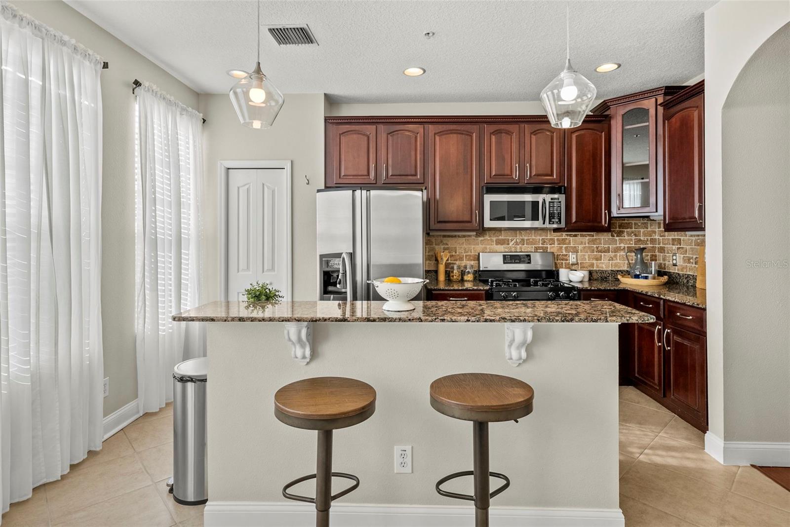 3044 POINTEVIEW DR, TAMPA, FL, 33611