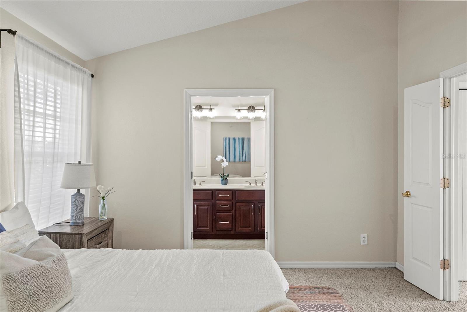 3044 POINTEVIEW DR, TAMPA, FL, 33611