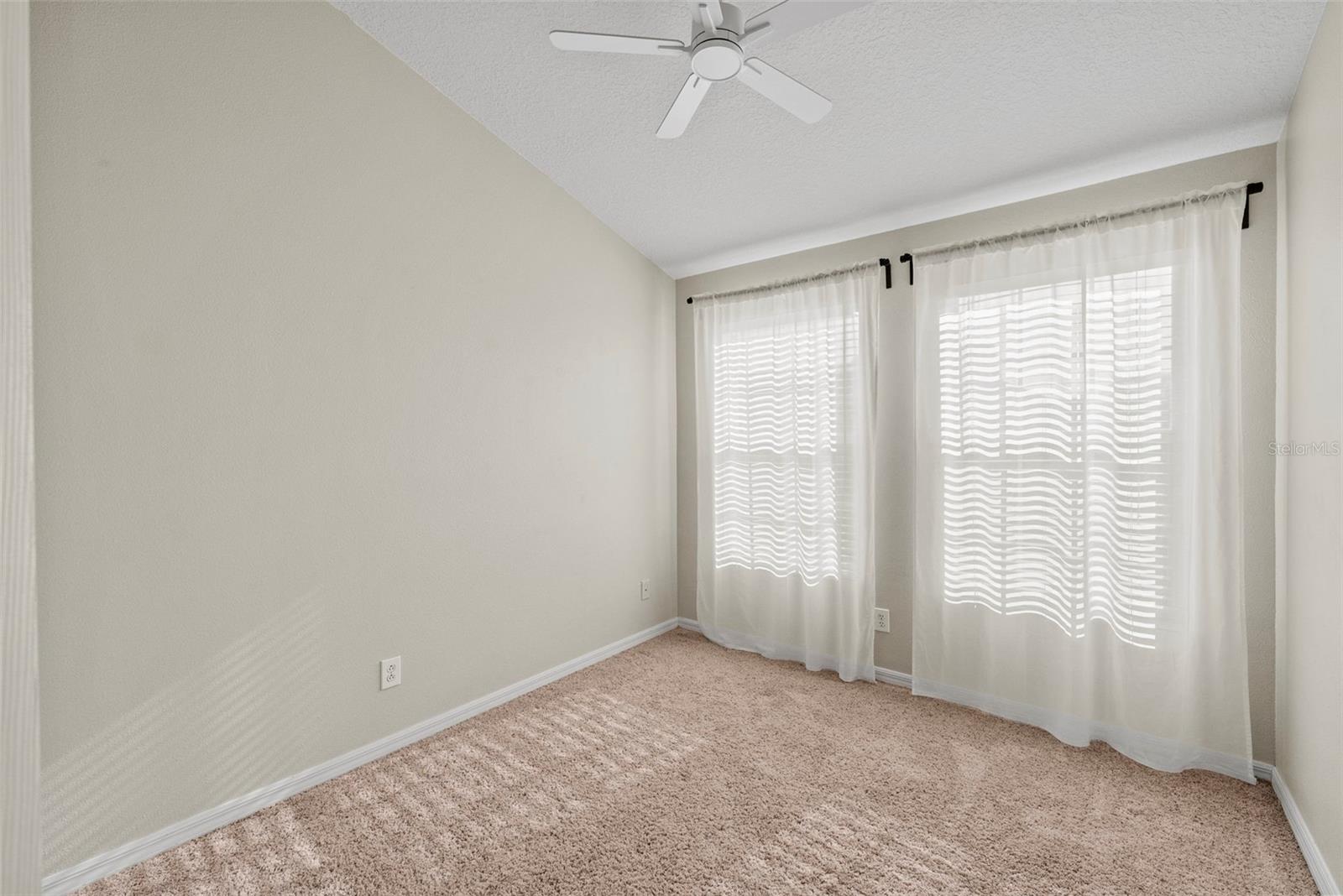 3044 POINTEVIEW DR, TAMPA, FL, 33611