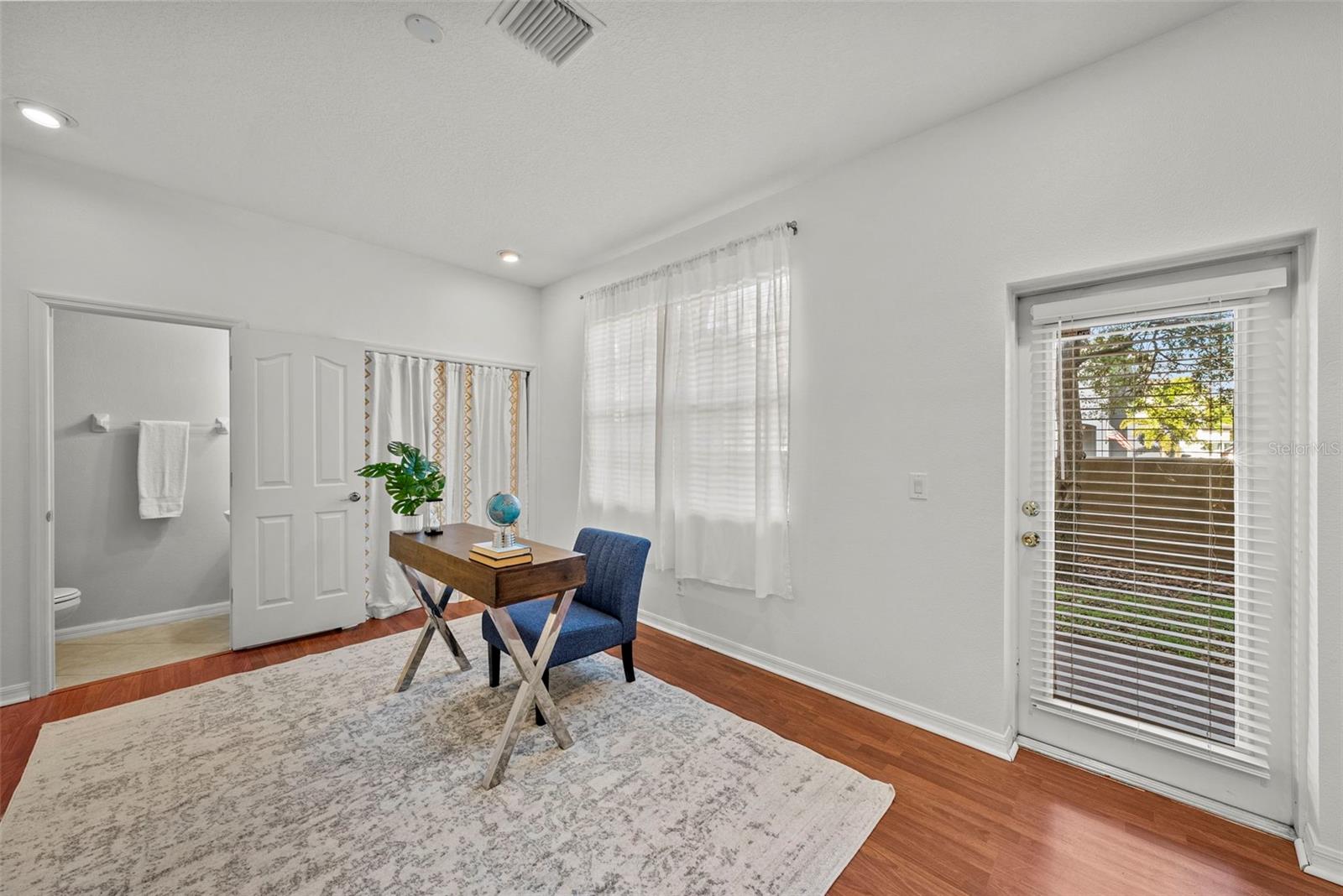 3044 POINTEVIEW DR, TAMPA, FL, 33611