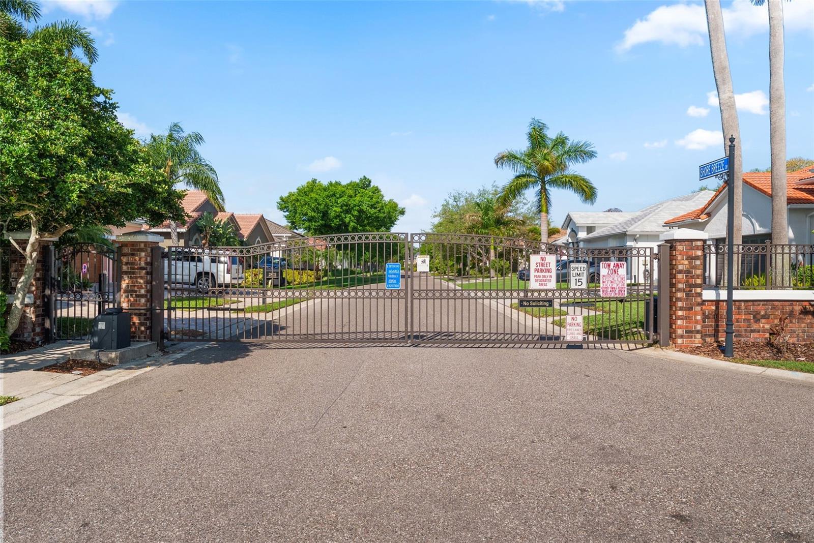 3044 POINTEVIEW DR, TAMPA, FL, 33611