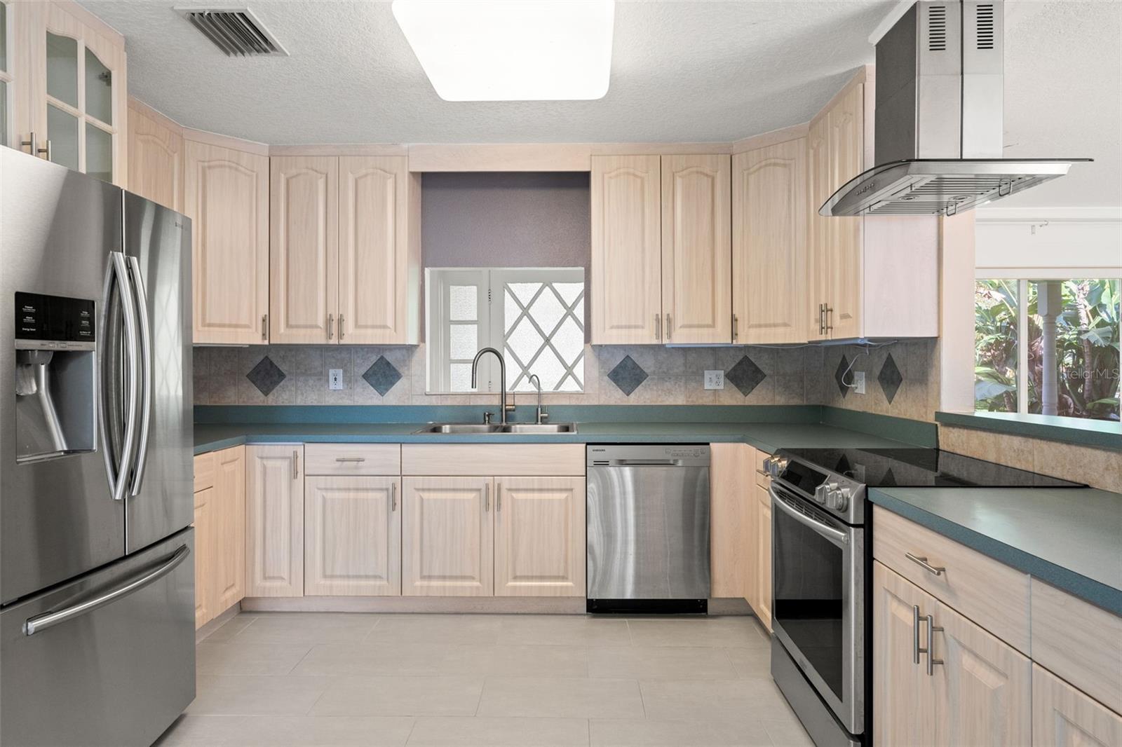 2725 N MYRTLE AVE, TAMPA, FL, 33602