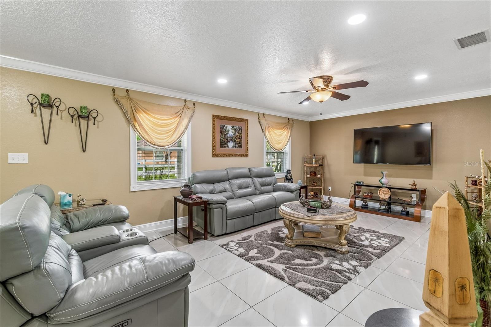 9406 W FLORA ST, TAMPA, FL, 33615