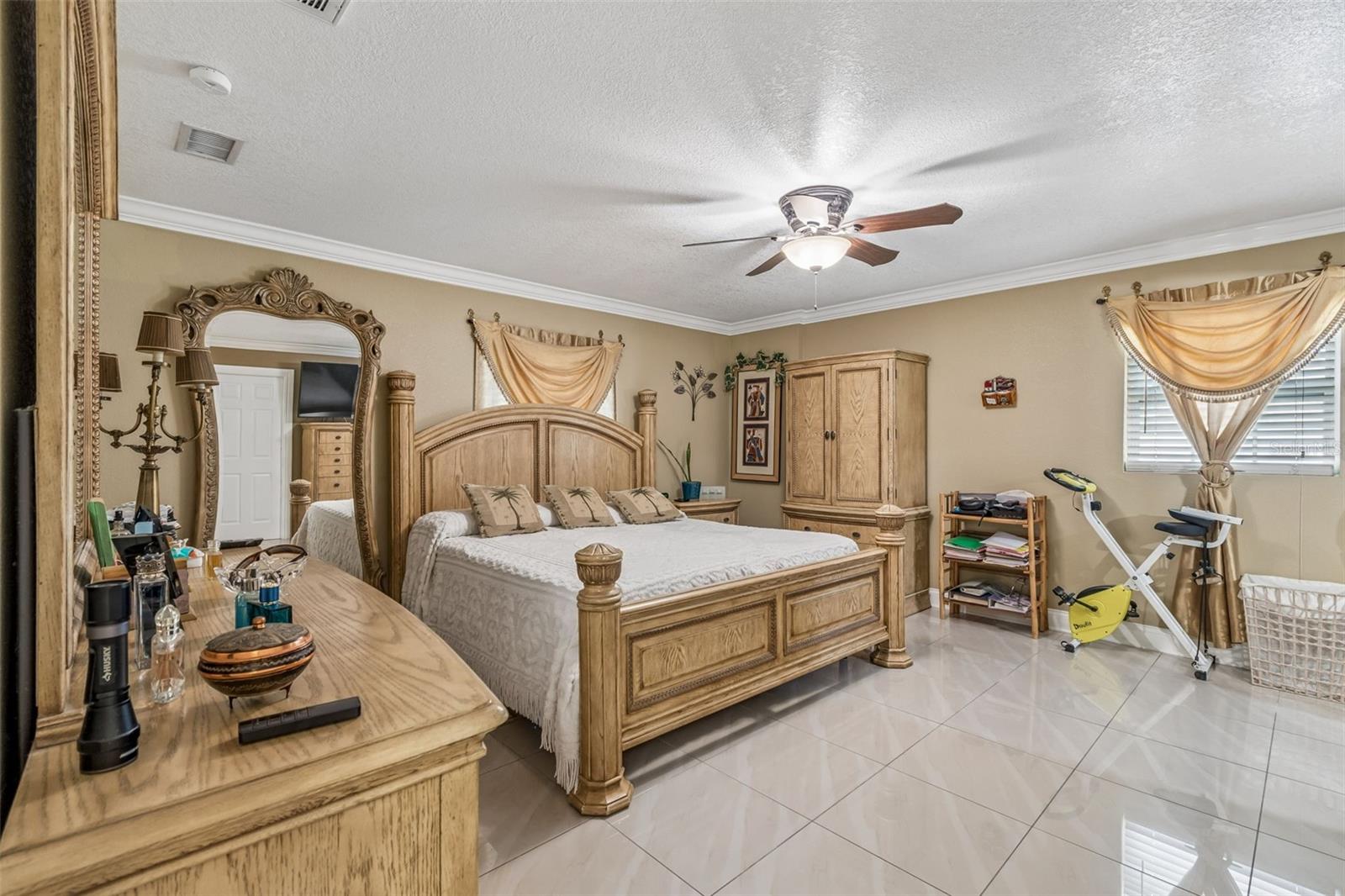 9406 W FLORA ST, TAMPA, FL, 33615