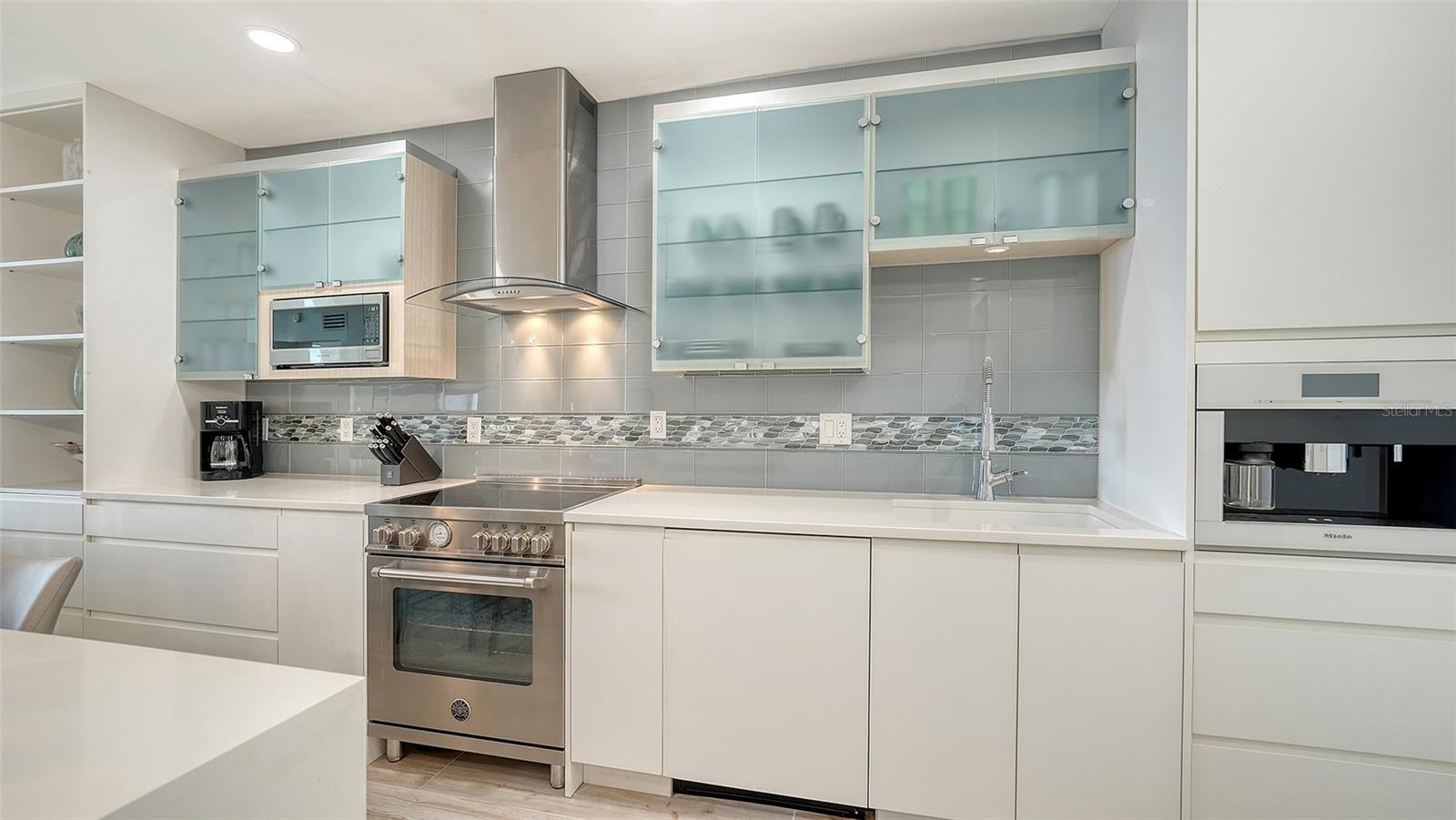 1932 HARBOURSIDE DR #244, LONGBOAT KEY, FL, 34228