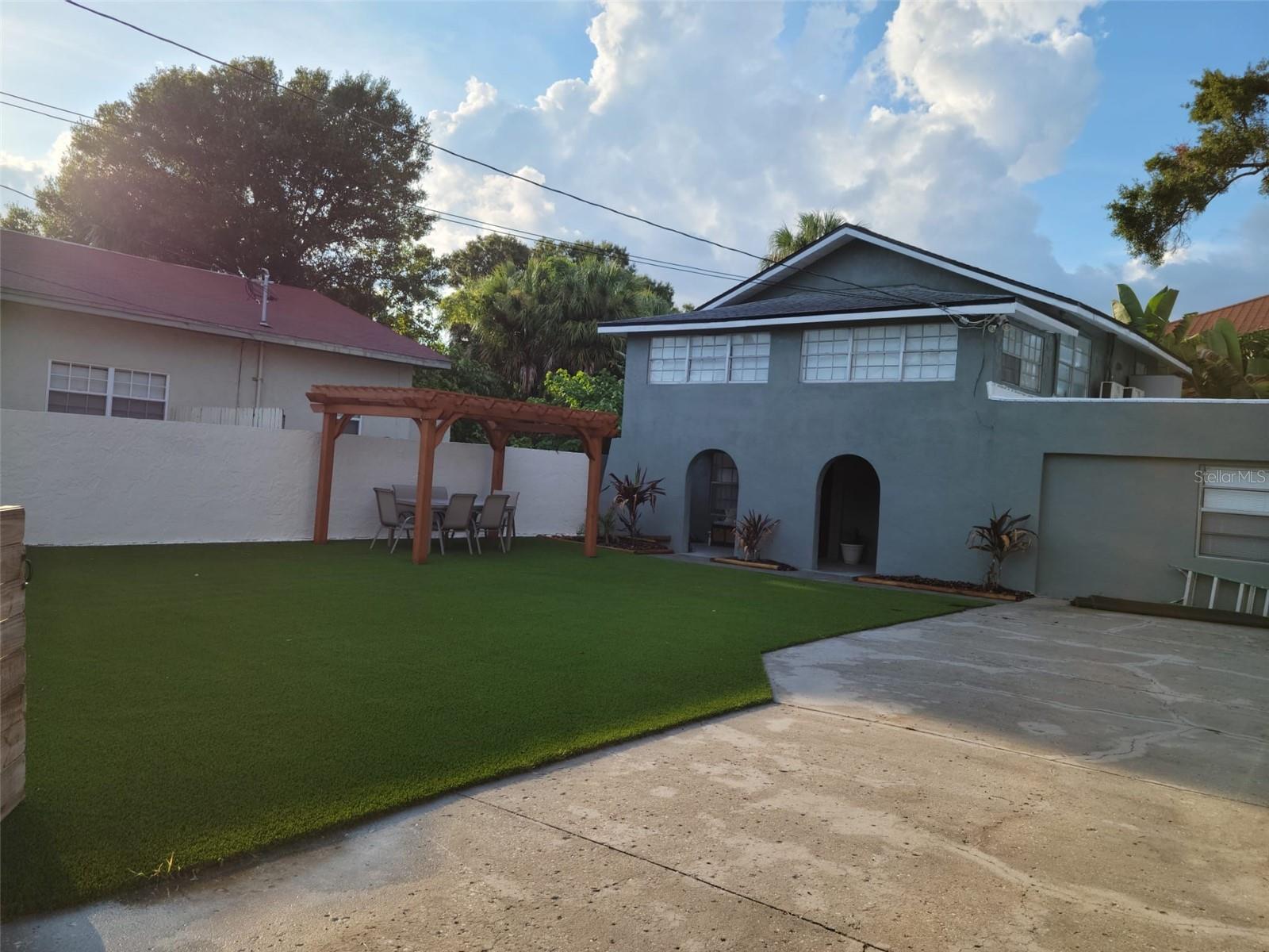 2417 W GRAY ST, TAMPA, FL, 33609