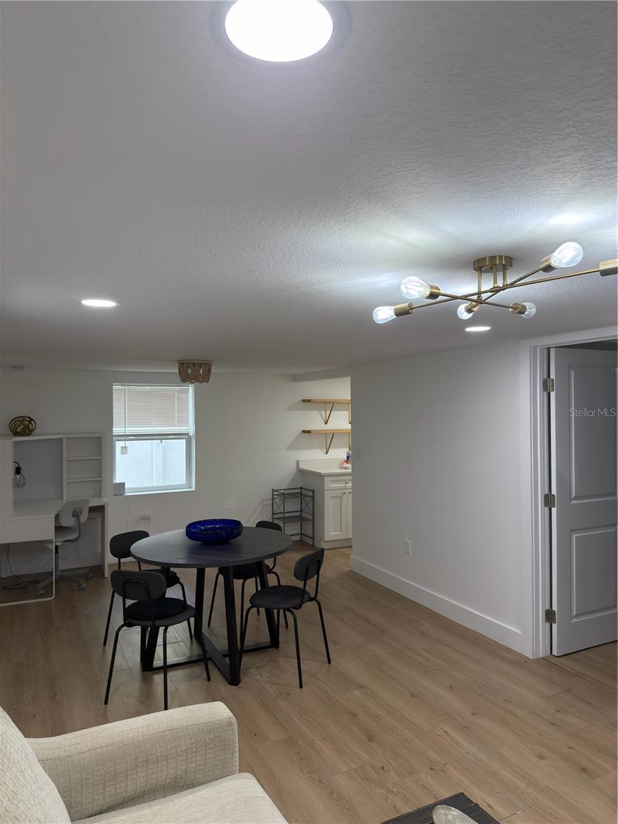2417 W GRAY ST, TAMPA, FL, 33609