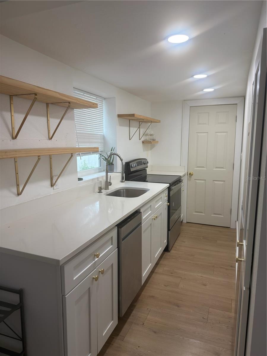 2417 W GRAY ST, TAMPA, FL, 33609