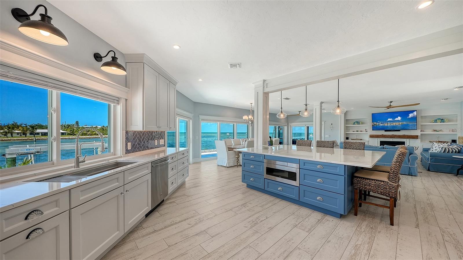 723 KEY ROYALE DR, HOLMES BEACH, FL, 34217