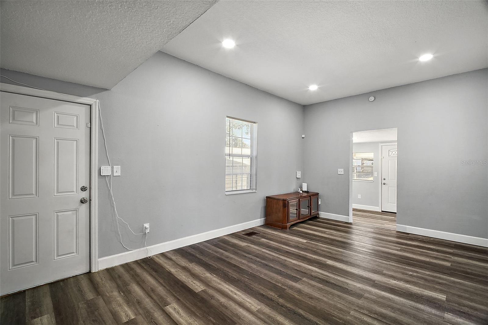 105 W STEVENS AVE, EUSTIS, FL, 32726