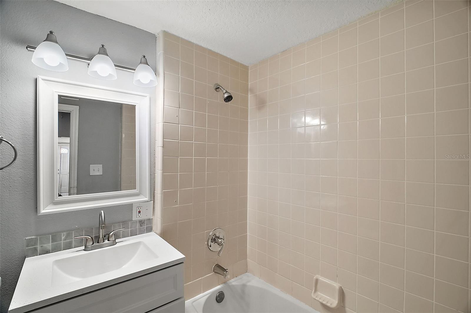 105 W STEVENS AVE, EUSTIS, FL, 32726