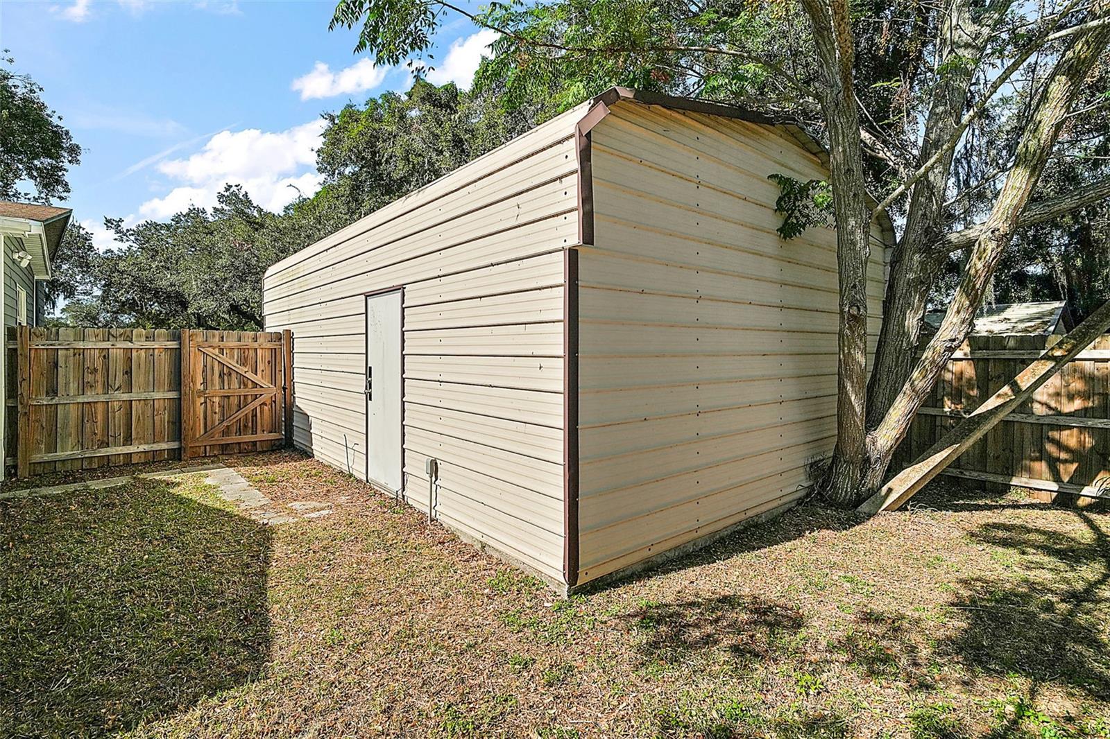 105 W STEVENS AVE, EUSTIS, FL, 32726