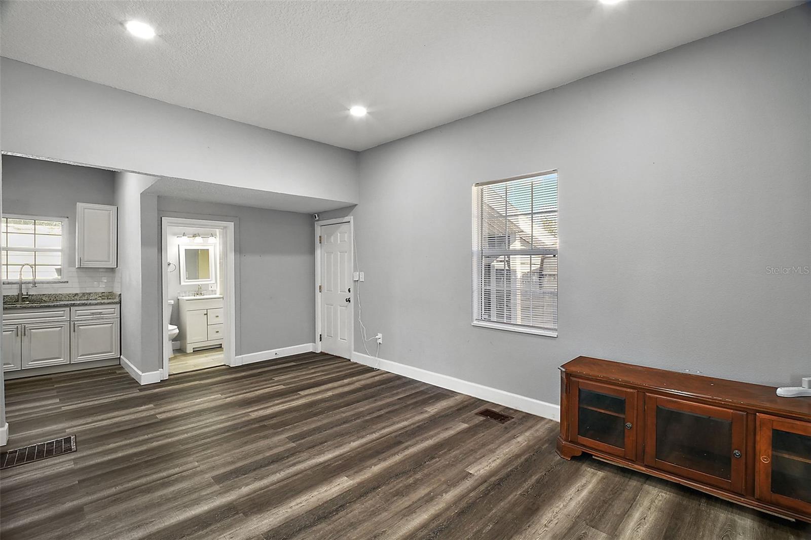 105 W STEVENS AVE, EUSTIS, FL, 32726