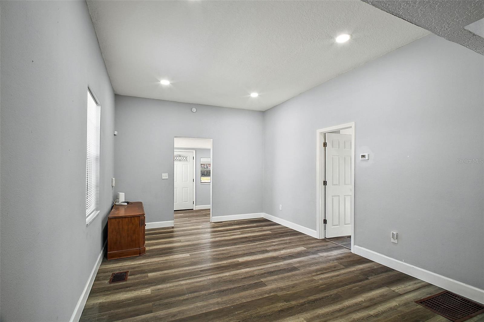 105 W STEVENS AVE, EUSTIS, FL, 32726